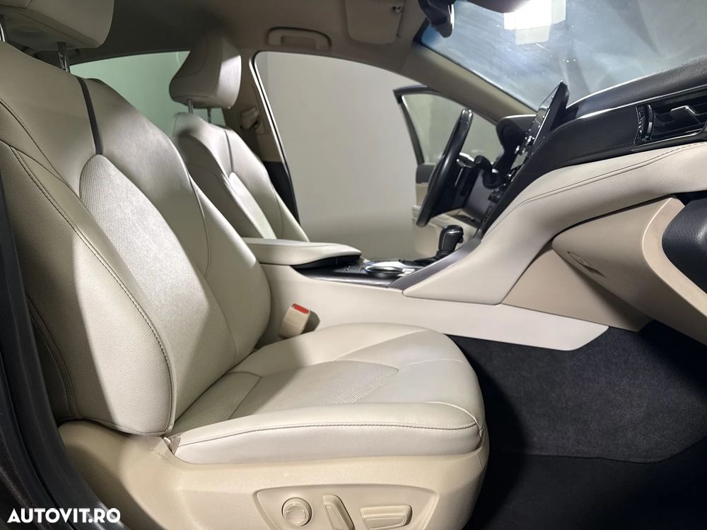 Toyota Camry - 12