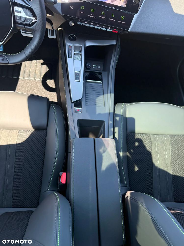 Peugeot 408 - 28