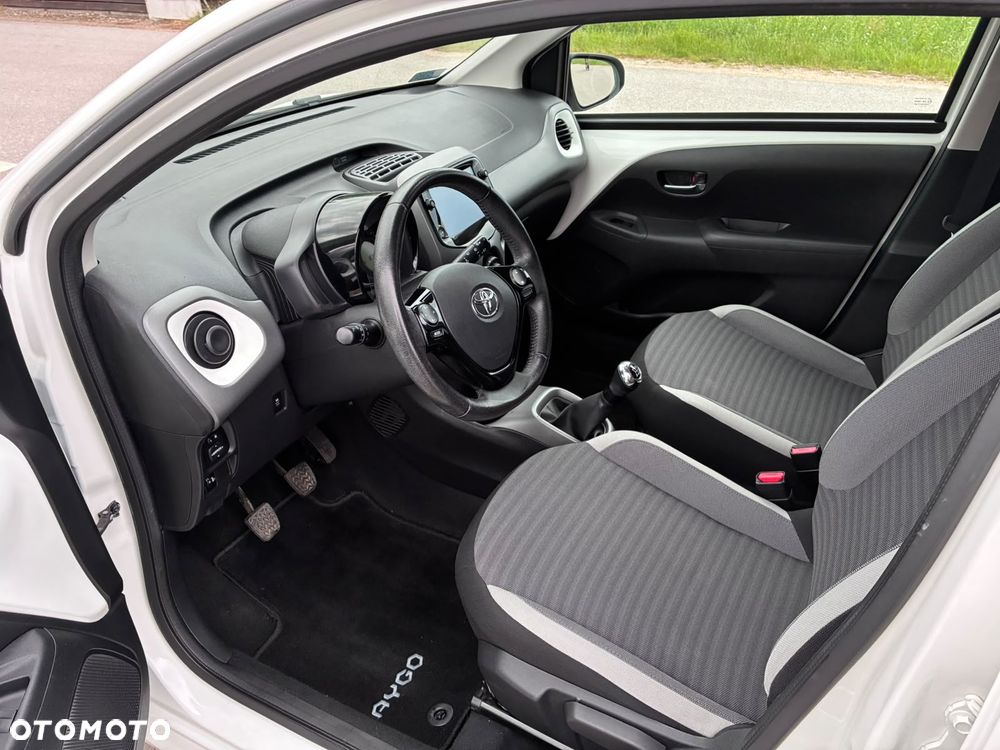 Toyota Aygo x-play club - 16