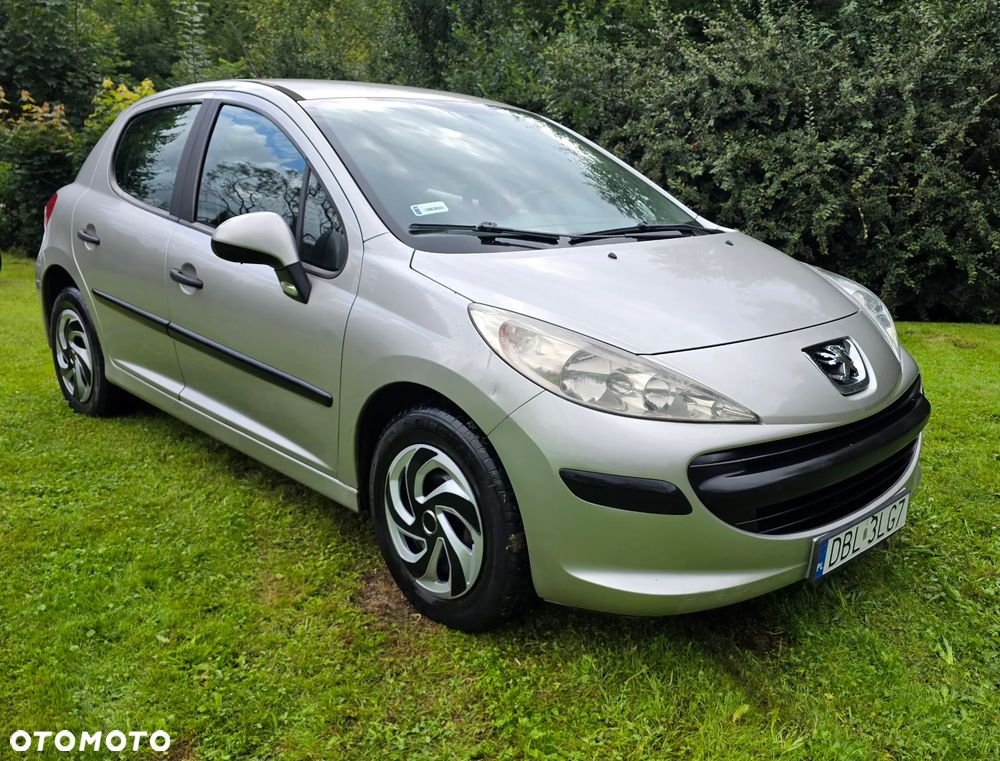 Peugeot 207 - 1