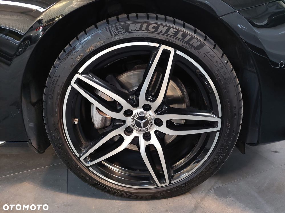 Mercedes-Benz Klasa E 220 d 4-Matic 9G-TRONIC - 13
