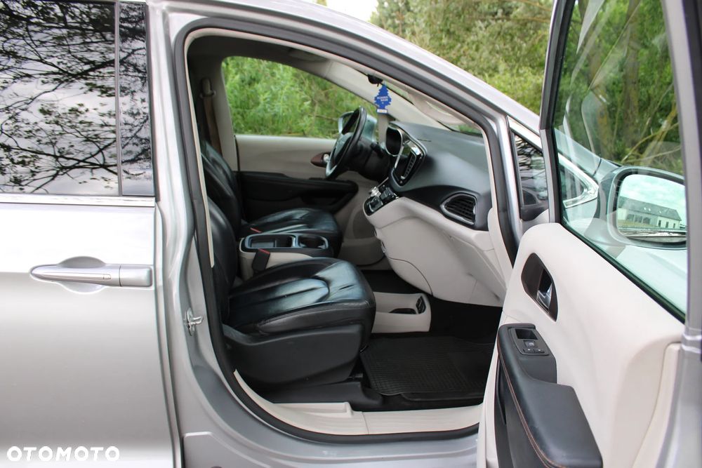 Chrysler Pacifica - 18