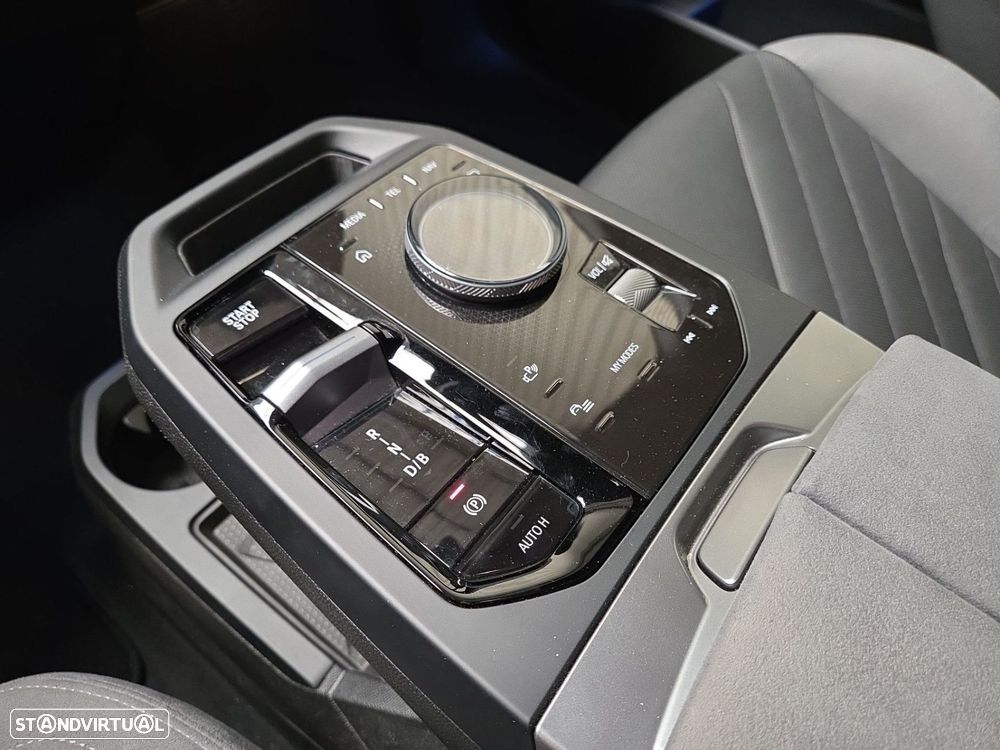 BMW iX xDrive 45 Pack Desportivo Pro - 17