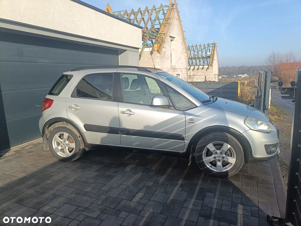 Suzuki SX4 2.0 DDiS 4x4 Comfort - 2