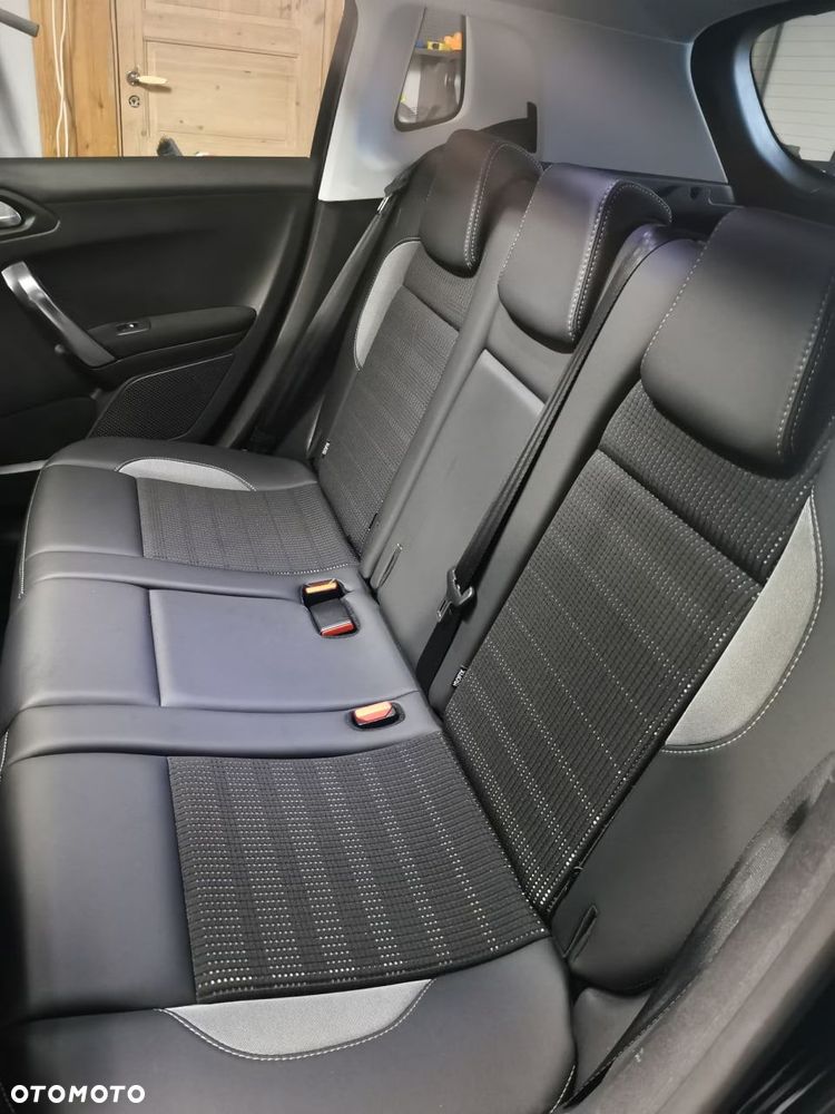 Peugeot 2008 PureTech 110 GPF Stop&Start EAT6 Allure - 18