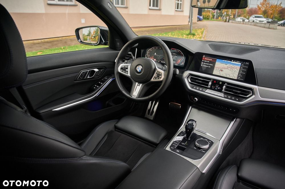 BMW Seria 3 320d xDrive M Sport Shadow - 29