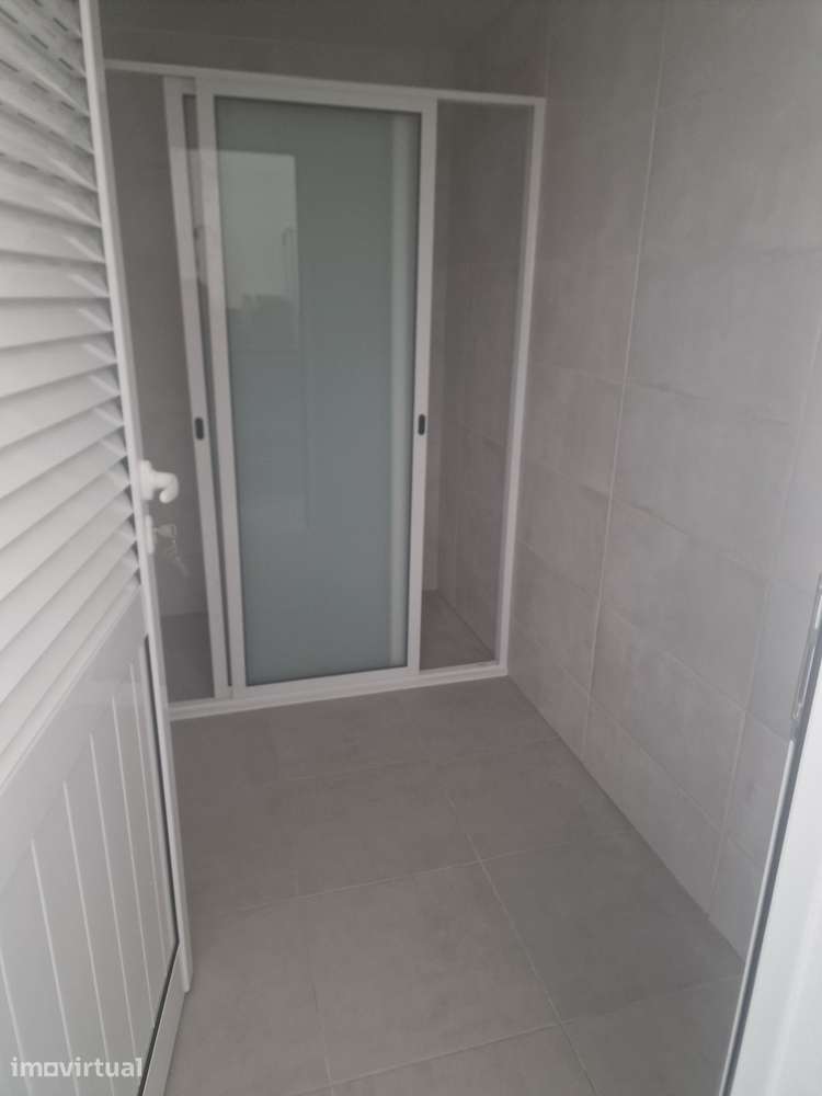 Armazém pronto a habitar no Funchal - Grande imagem: 5/8