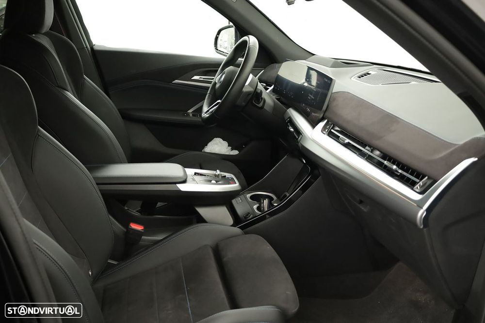 BMW iX2 eDrive20 Pack Desportivo M - 25