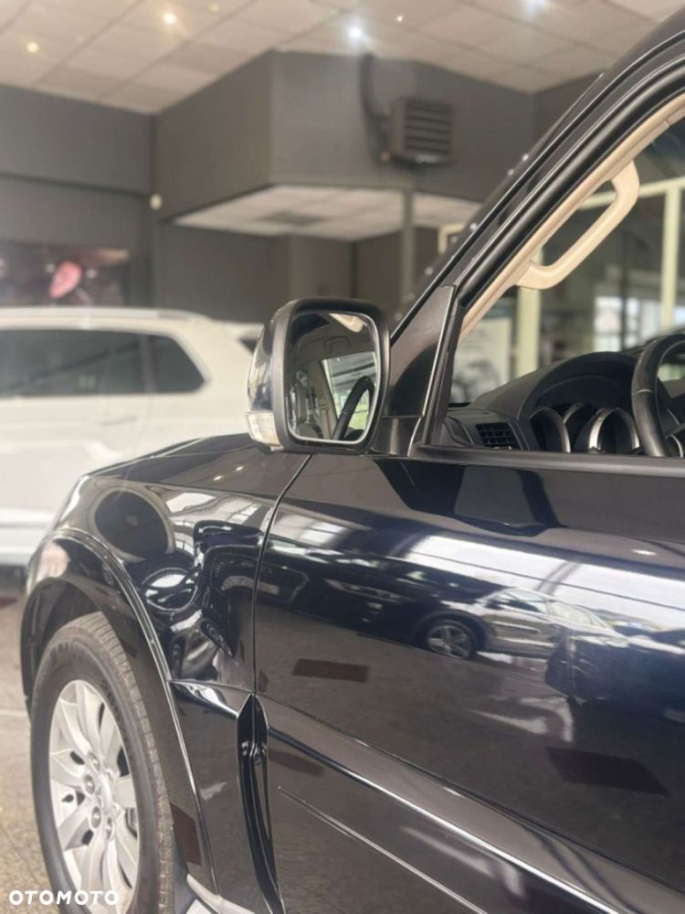 Mitsubishi Pajero - 20