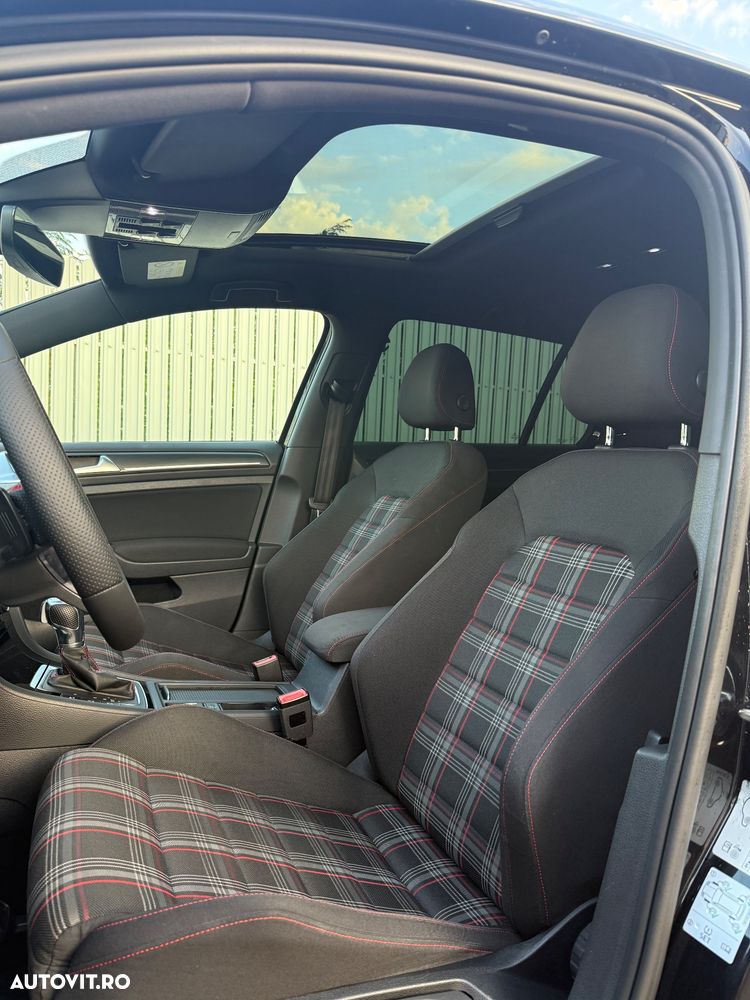 Volkswagen Golf - 11
