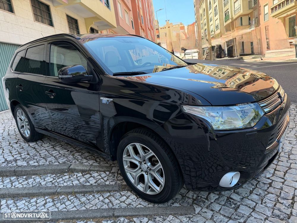 Mitsubishi Outlander 2.0 MIVEC Instyle Navi+ - 3