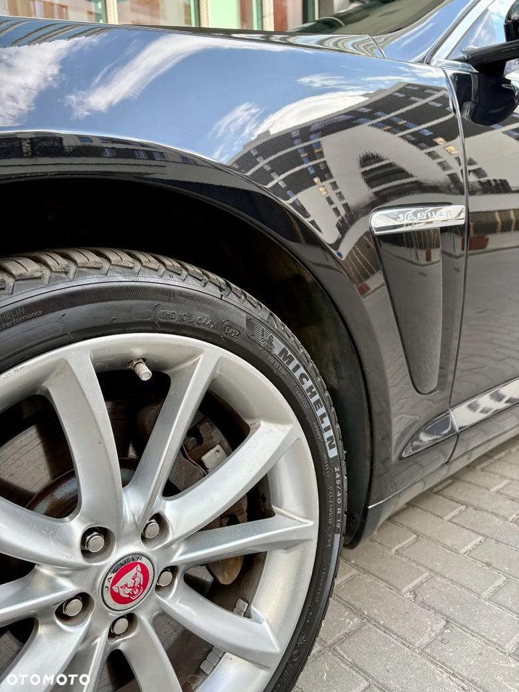 Jaguar XF 35t AWD Portfolio - 28