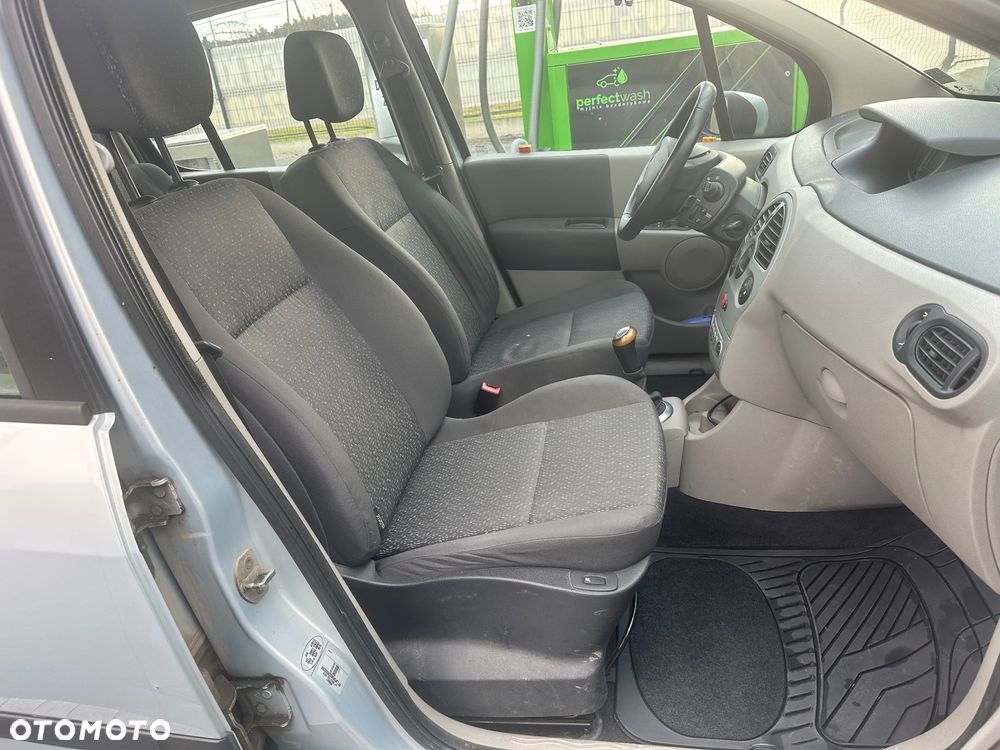 Renault Modus 1.6 16V Privilege - 17