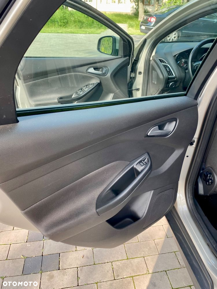 Ford Focus 1.0 EcoBoost Gold X (Trend) - 26