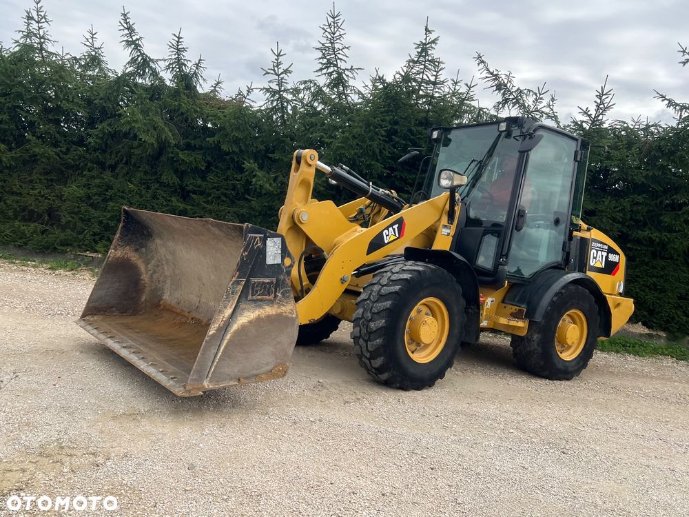 Caterpillar Ładowarka łamana 906M Cat łyżka widły 907 908 5 6 ton SZYBKOZŁĄCZE HYDRAULICZNE dodatkowe linie ZAMIATARKA za dopłatą - 26