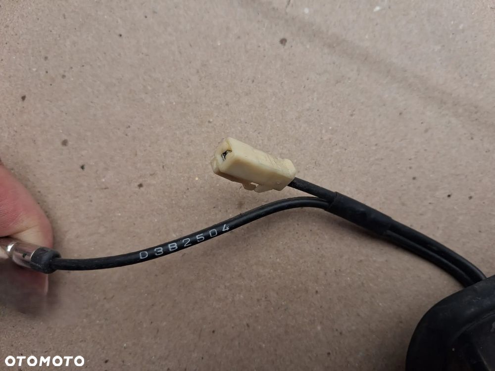 Antena dachowa TOYOTA RAV 4 II  OE - 2