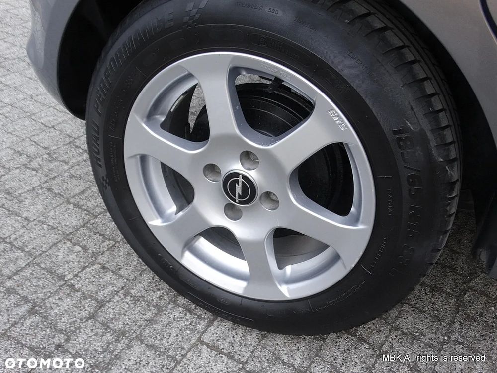 Opel Corsa 1.4 16V Cosmo - 16