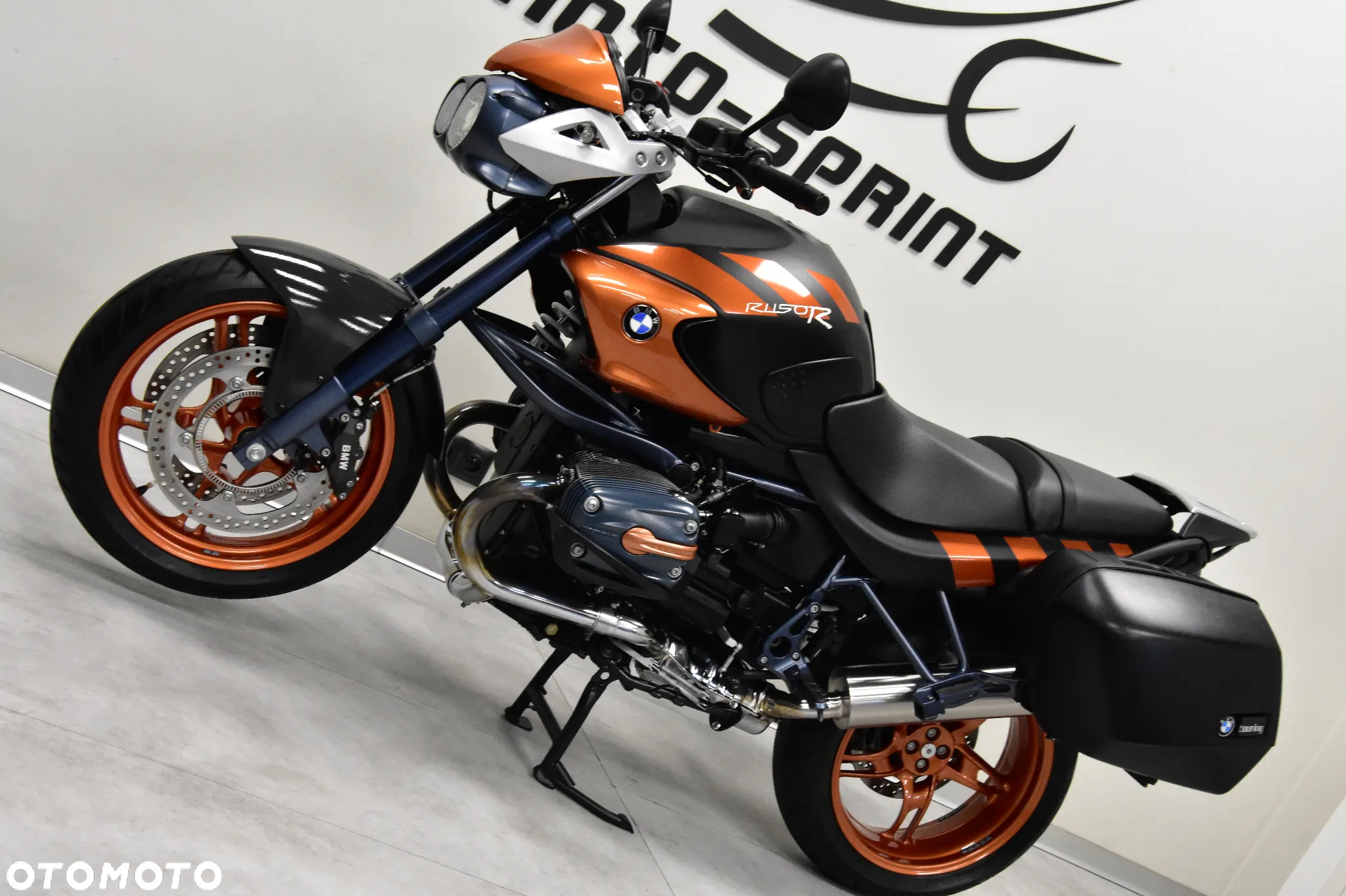 BMW R - 8