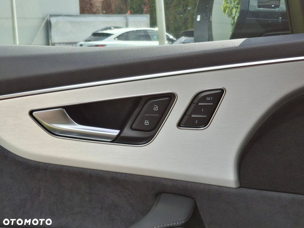 Audi Q8 - 17