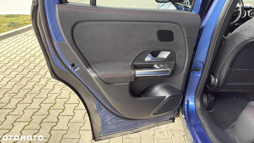 Mercedes-Benz GLA - 14