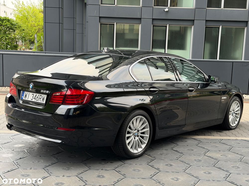 BMW Seria 5 528i xDrive - 12