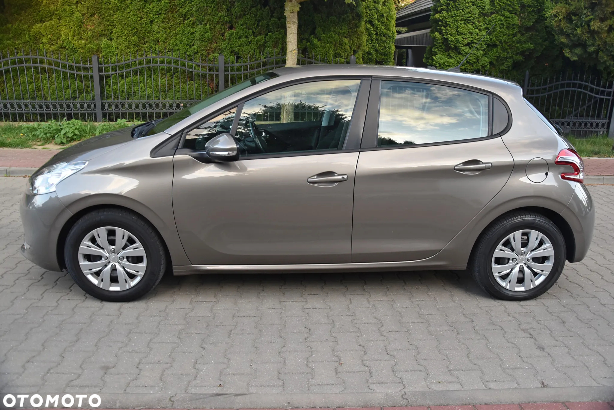 Peugeot 208 HDi 68 Like - 7
