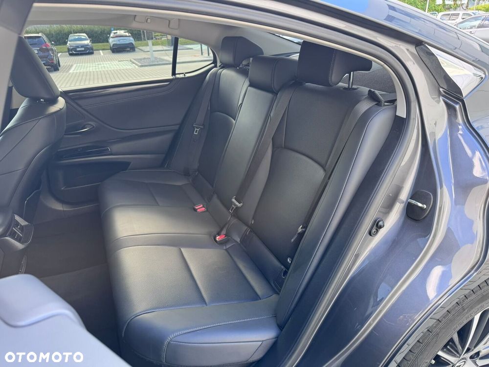 Lexus ES - 6