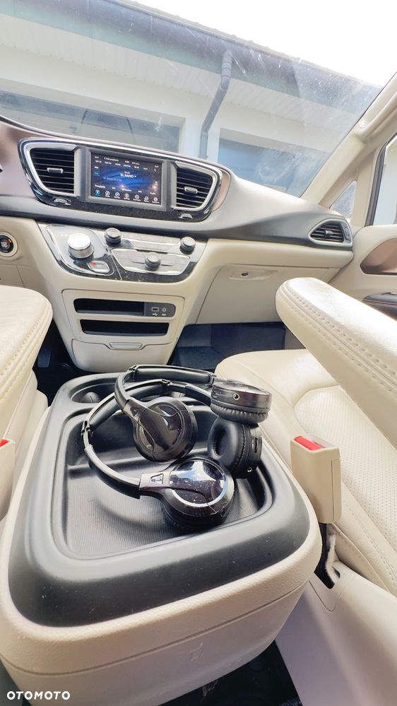 Chrysler Pacifica - 24