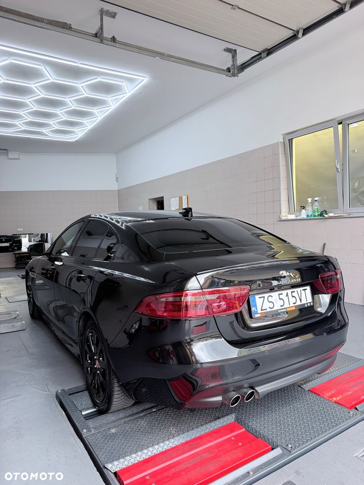 Jaguar XE 2.0 D AWD R-Sport - 8