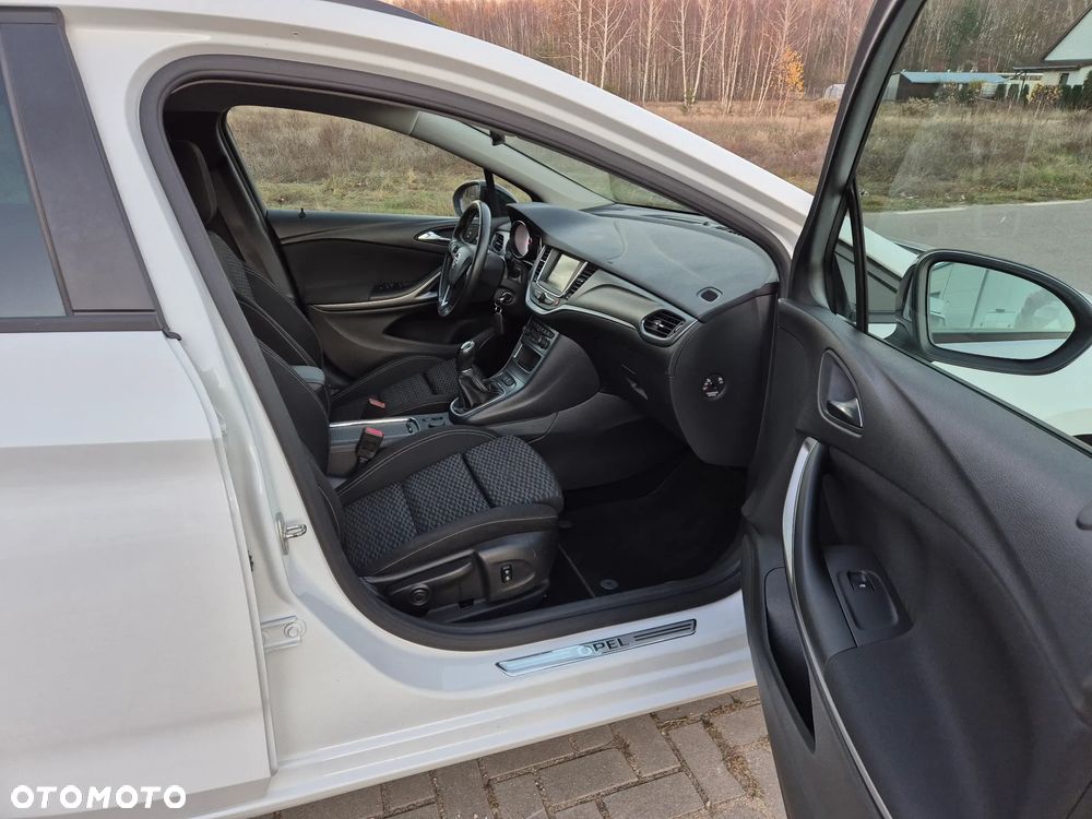 Opel Astra 1.4 Turbo 120 Jahre - 9