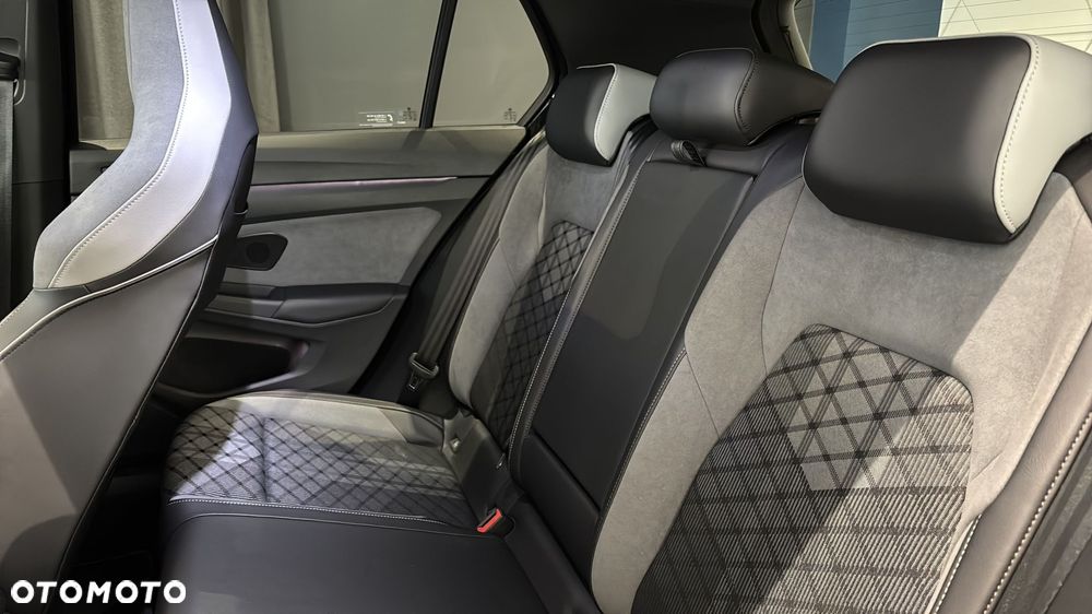 Volkswagen Golf 1.5 eTSI EVO R-Line DSG - 17