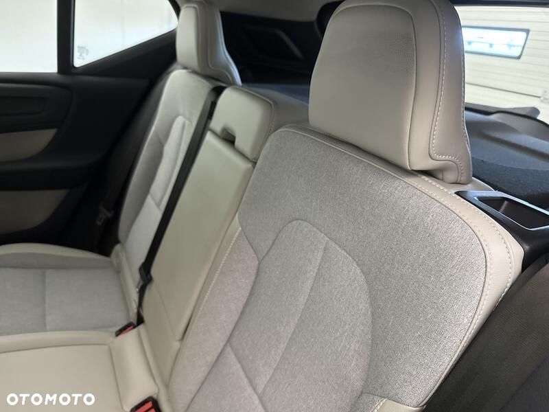 Volvo XC 40 T4 AWD Momentum Pro - 19