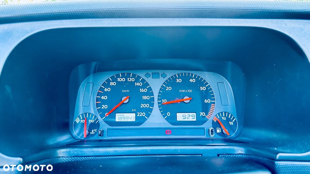 Volkswagen Golf 1.8 CL - 22