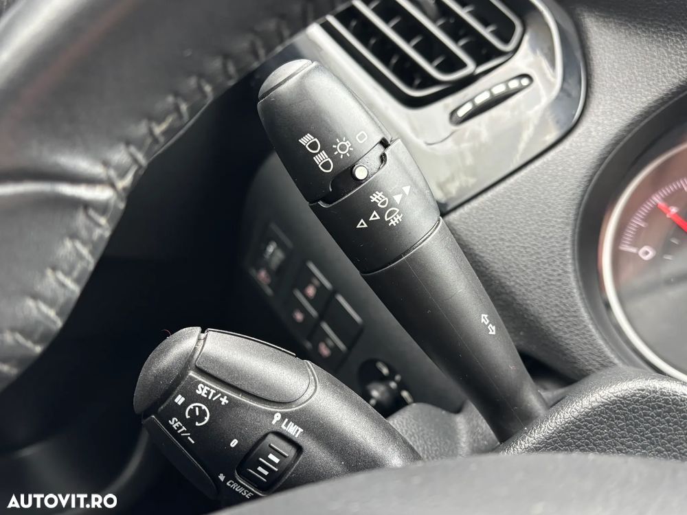 Peugeot 301 1.5 BlueHDI FAP Allure - 20