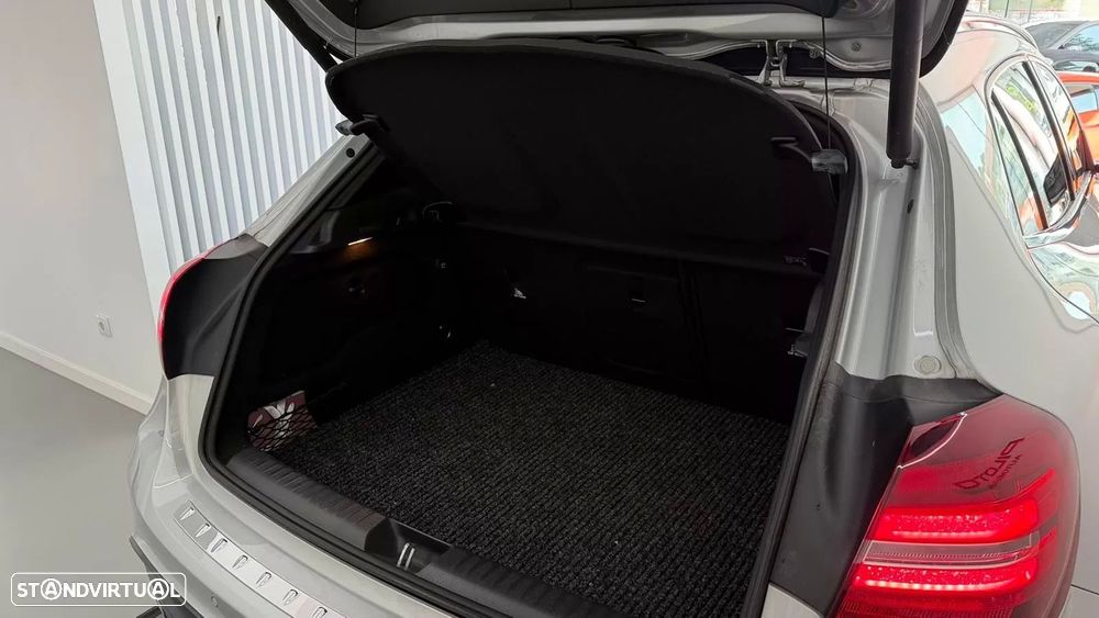 Mercedes-Benz GLA 250 4-Matic AMG Line - 33