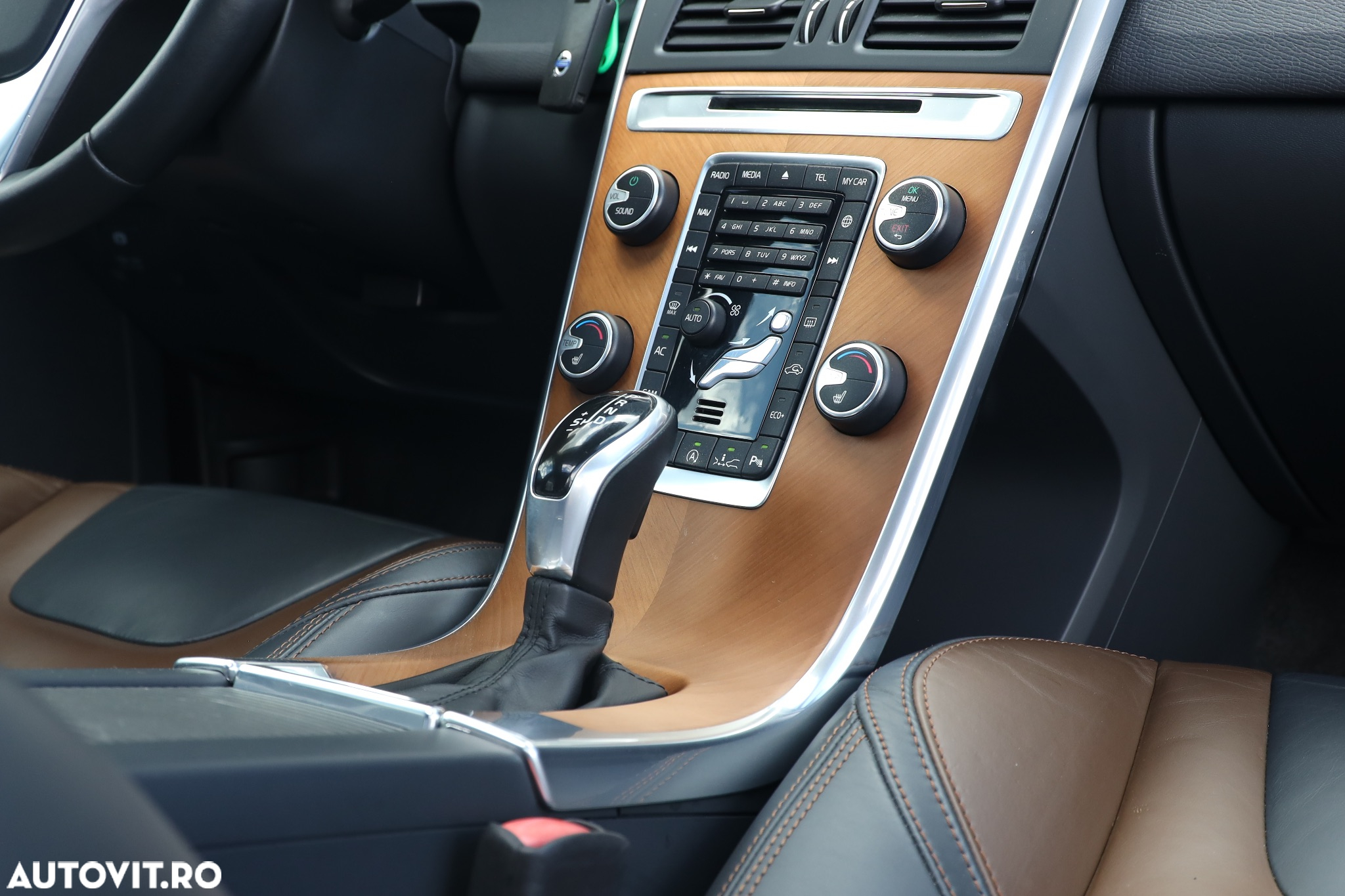Volvo XC 60 D4 Geartronic Momentum - 29