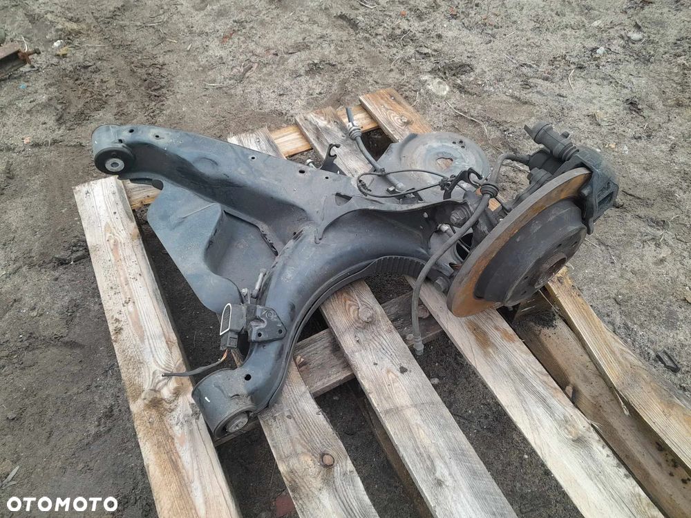 WAHACZ LEWY TYLNY TYŁ MERCEDES VITO W447 14- 2014-  ZWROTNICA - 2