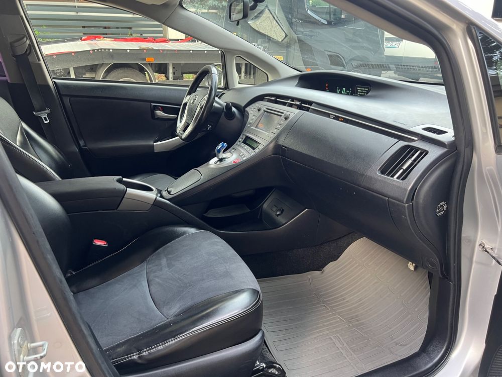 Toyota Prius 1.8 Hybrid Premium - 23