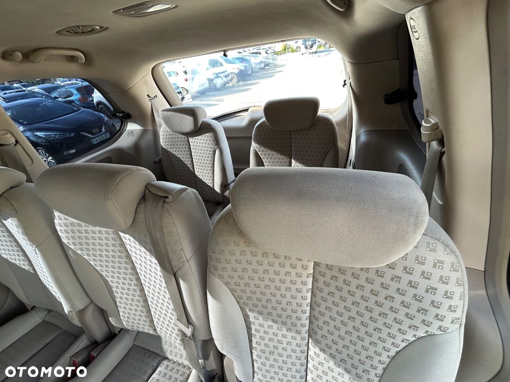 Kia Carnival - 24
