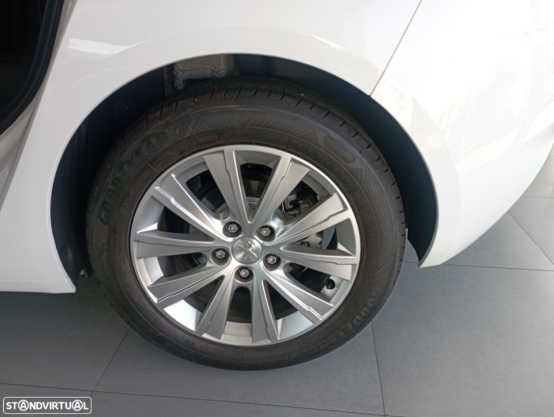 Peugeot 308 1.2 PureTech Style - 25