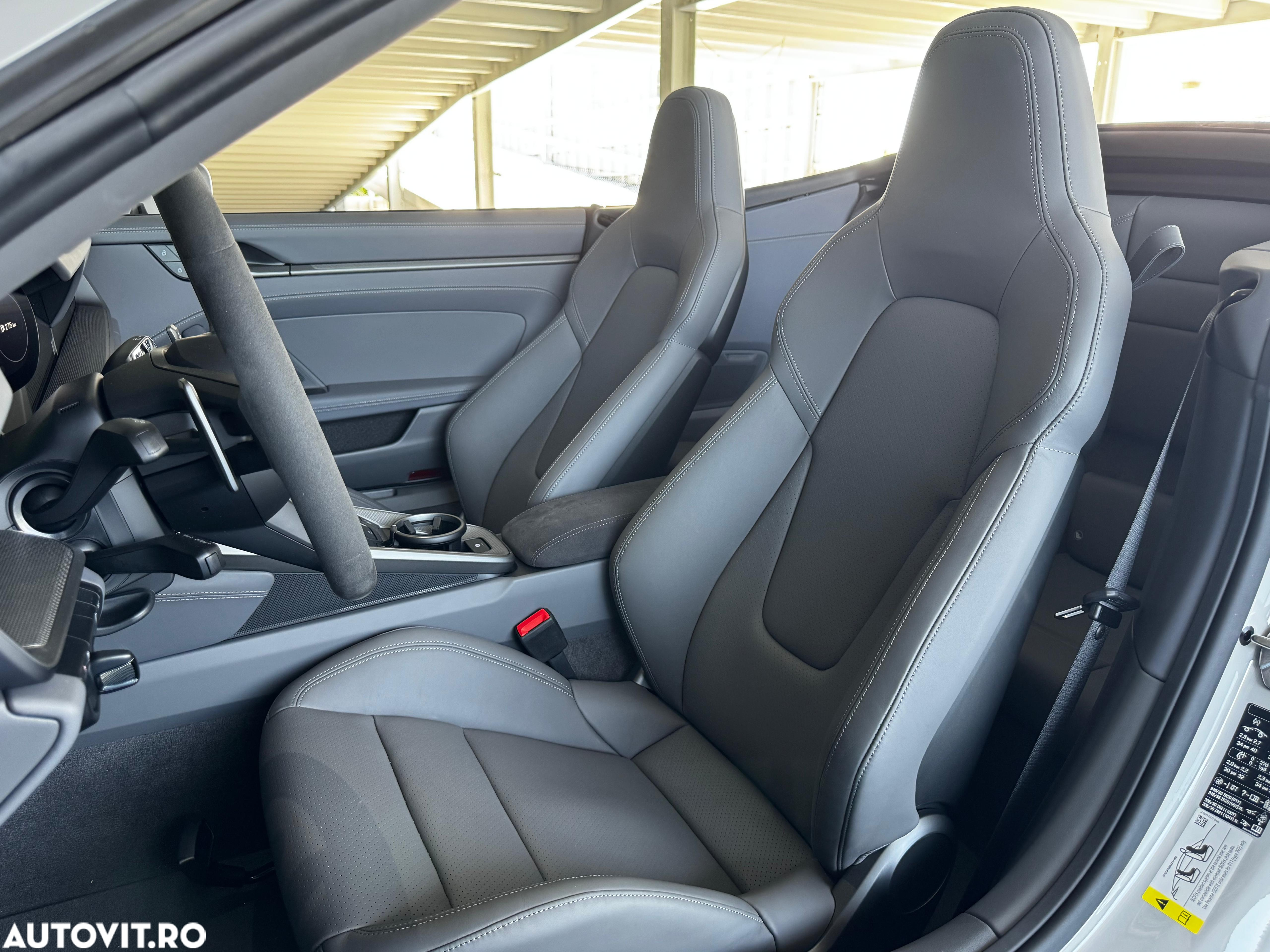 Porsche 911 Carrera 4S Cabriolet PDK - 34
