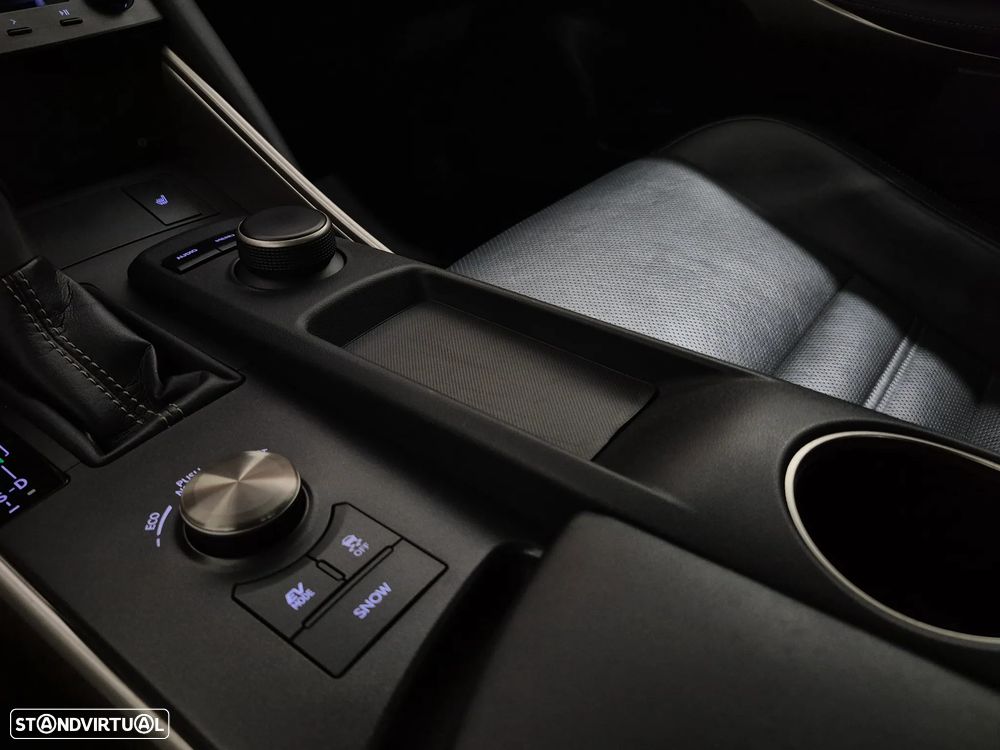 Lexus IS 300H Executive - 26