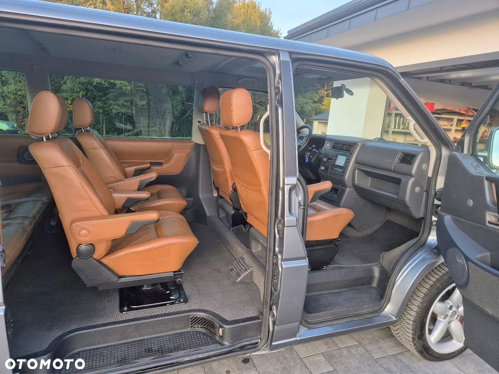 Volkswagen Caravelle - 23