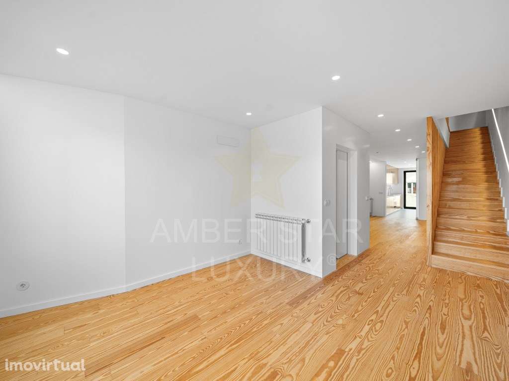 Moradia T4 com Jardim a 10 minutos da Praia - Grande imagem: 2/47