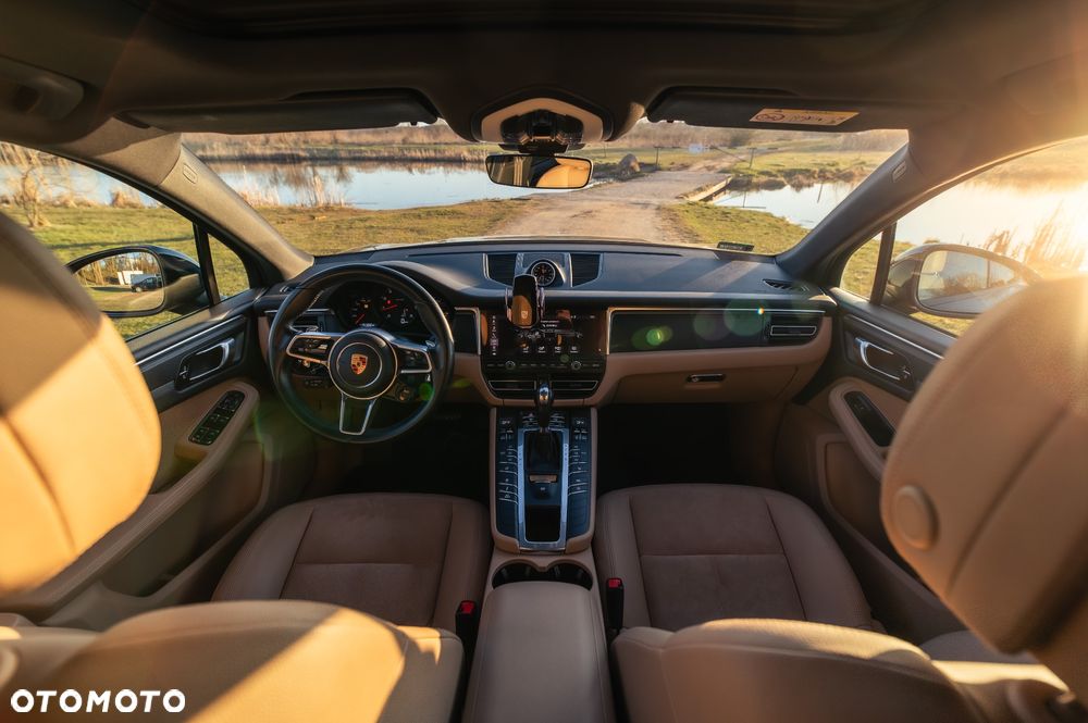 Porsche Macan - 24