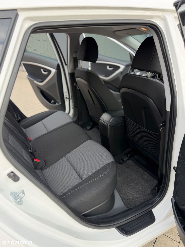 Hyundai i30 1.6 GDI Premium - 38