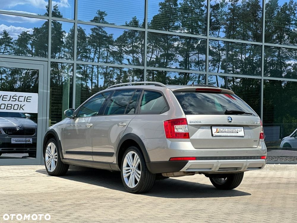 Skoda Octavia Scout 2.0 TDI 4x4 DSG - 8