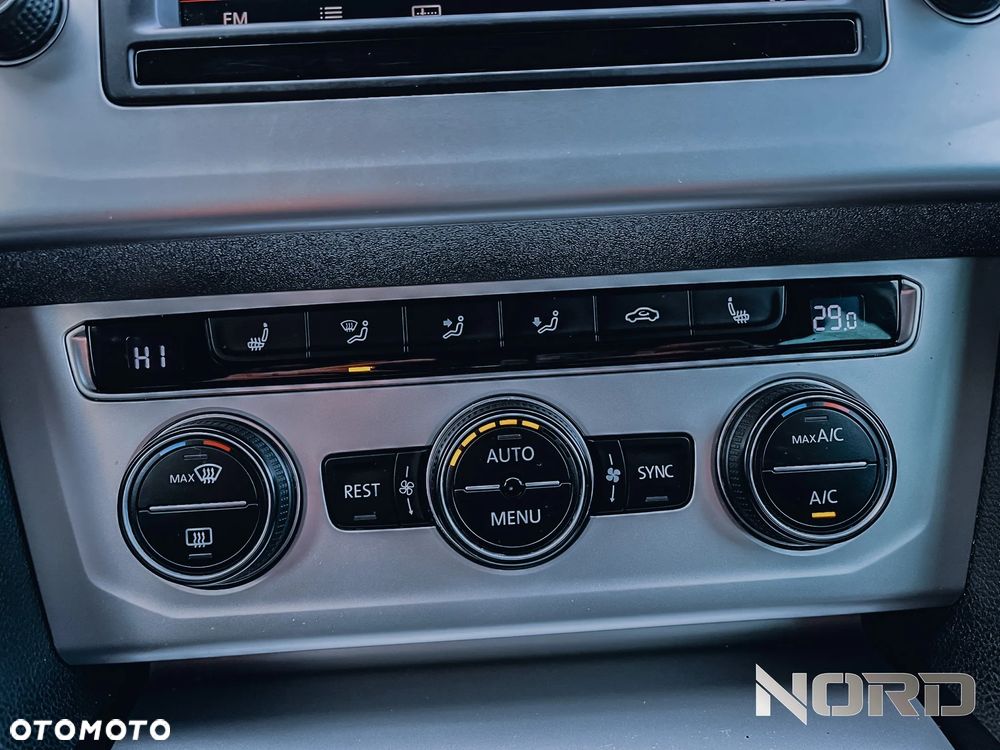 Volkswagen Passat 1.4 TSI BlueMotion Technology DSG Comfortline - 23