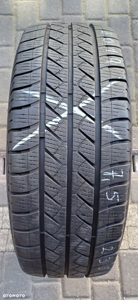 GOODYEAR 235/65R16C , pojedyńcza opona wielosezonowa wzmacniana. - 2