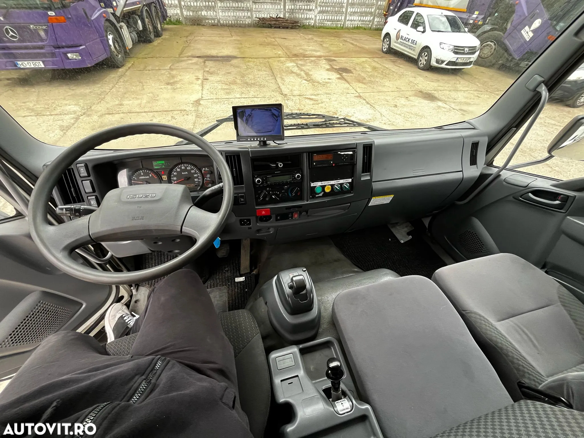 Isuzu F11 - 6